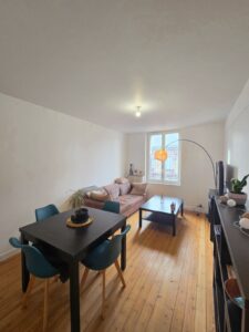 Pièce de vie lumineuse