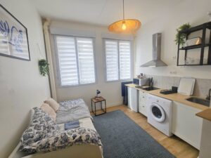 Practical studio next to the sea !